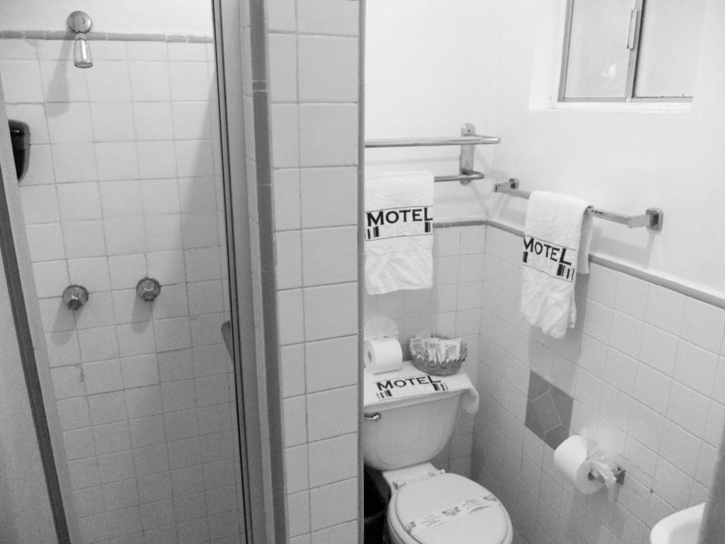 Hotel Diaz Тихуана Номер фото