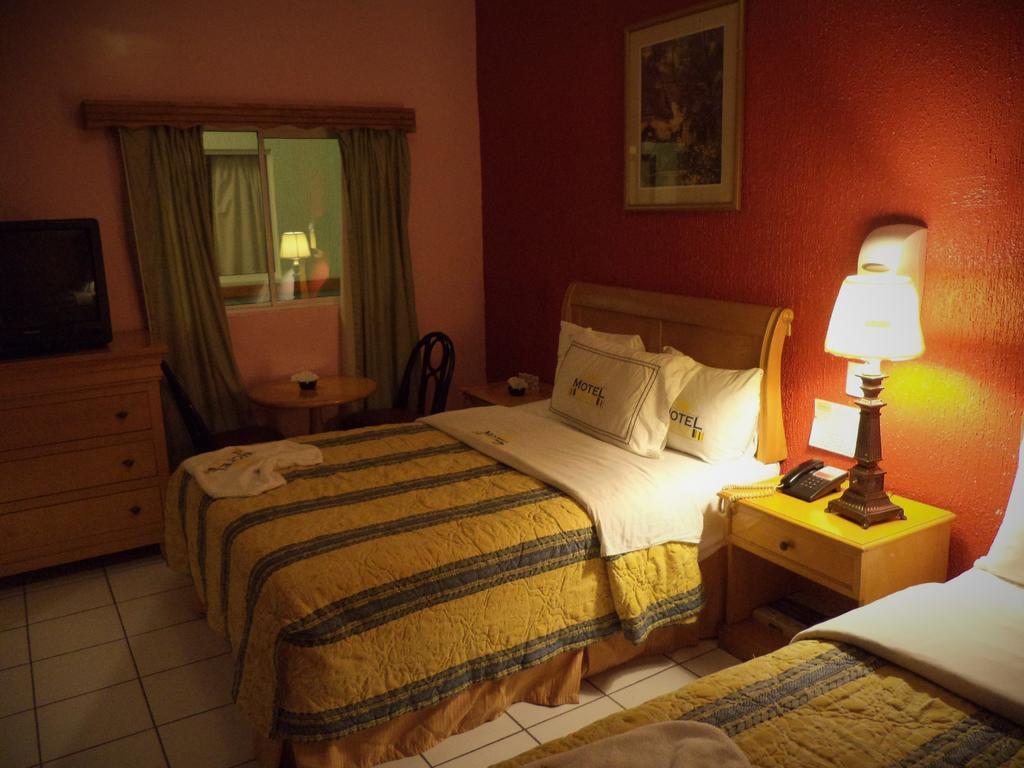 Hotel Diaz Тихуана Номер фото