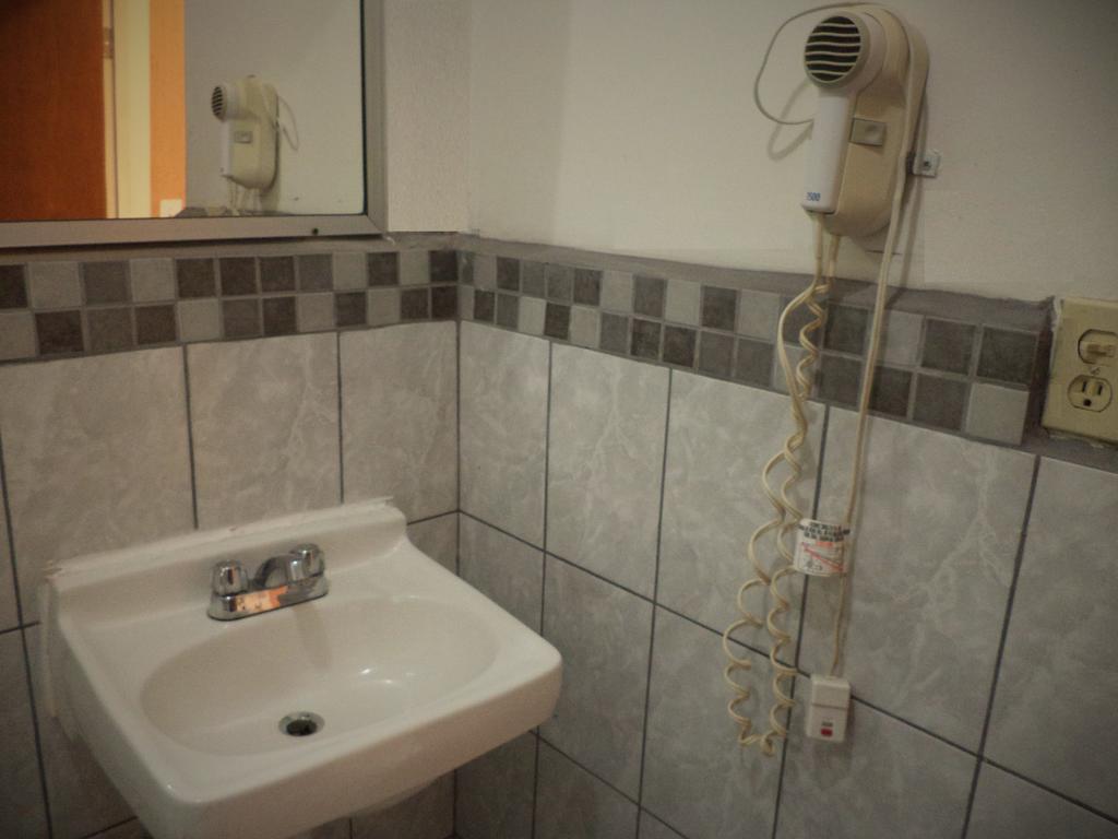 Hotel Diaz Тихуана Номер фото