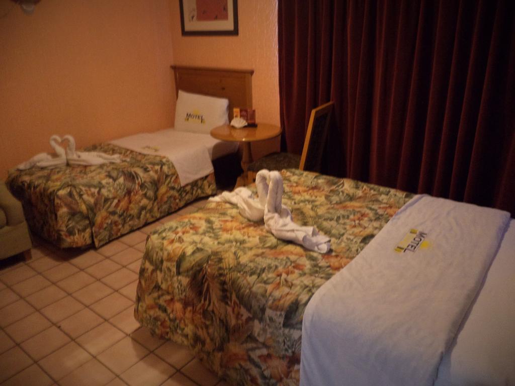 Hotel Diaz Тихуана Номер фото