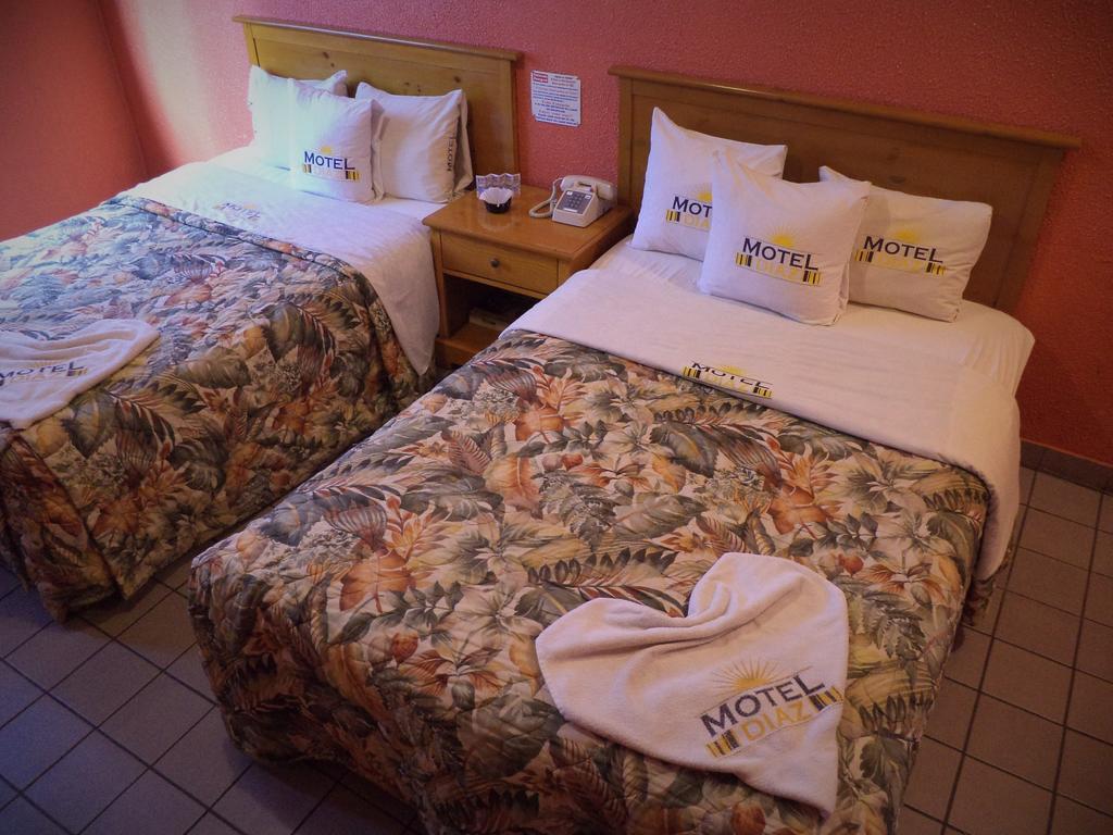 Hotel Diaz Тихуана Номер фото