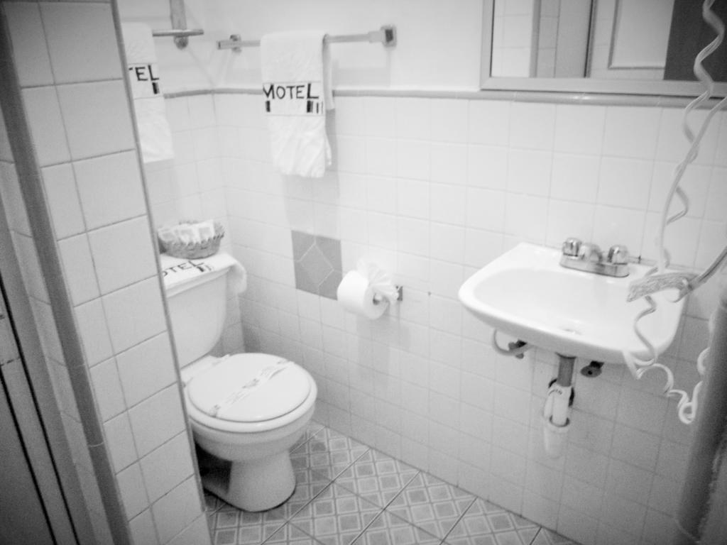 Hotel Diaz Тихуана Номер фото