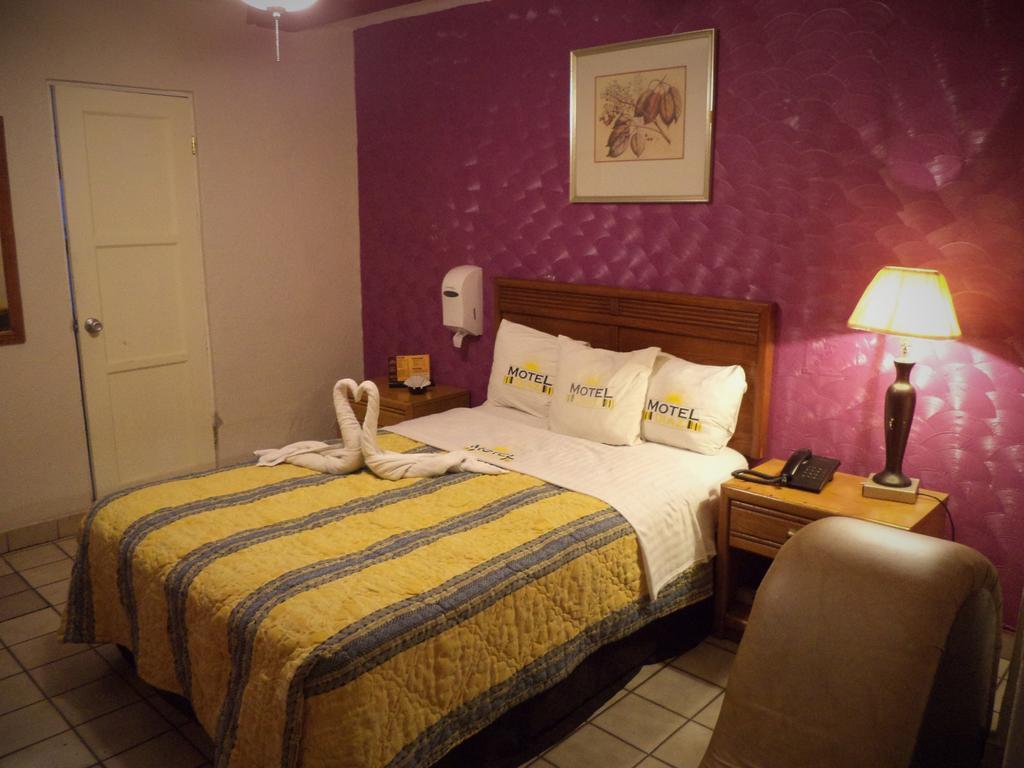 Hotel Diaz Тихуана Экстерьер фото