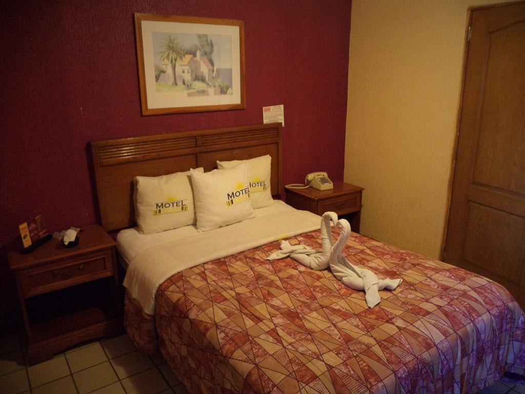 Hotel Diaz Тихуана Экстерьер фото
