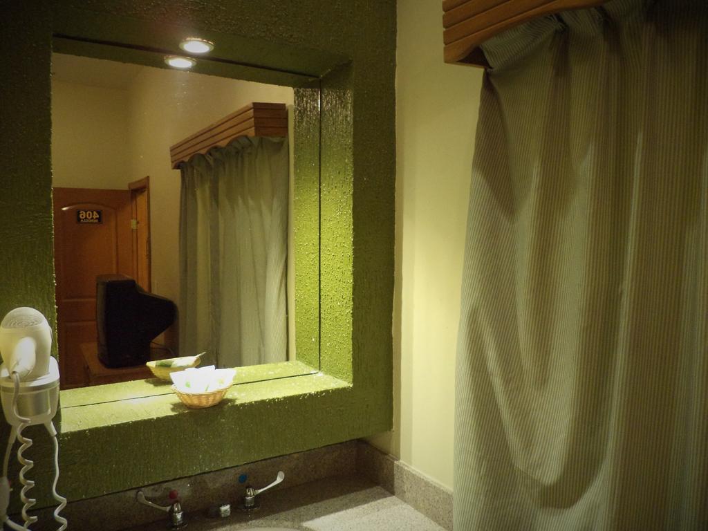 Hotel Diaz Тихуана Экстерьер фото